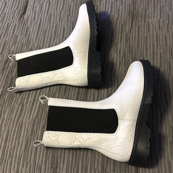 Mario Valentino boots - Picture 4 of 8